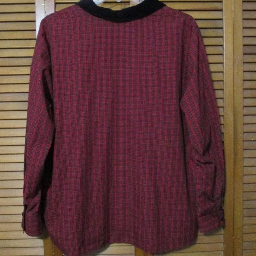 Karen Scott top Christmas plaid with dogs, velvet collar & buttons size 2x - Picture 10 of 12
